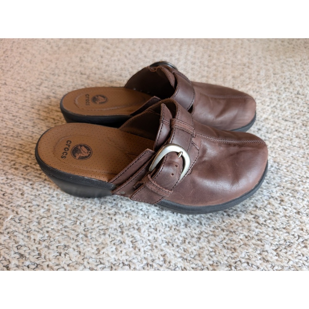 Crocs Brown Leather Clogs Women Size 8 Wedge Cobbler Buckle Granola Cabin